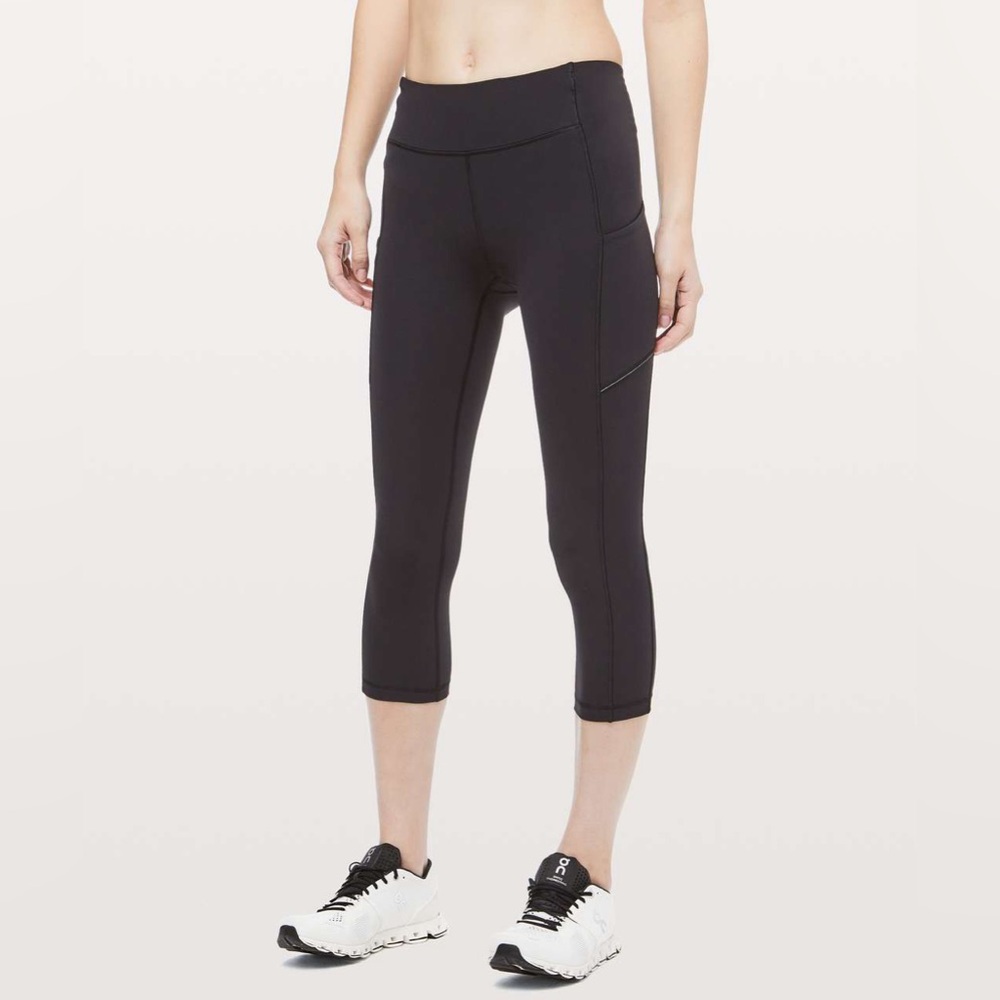 Lululemon Speed Up Crop *21"
Black Size 6
